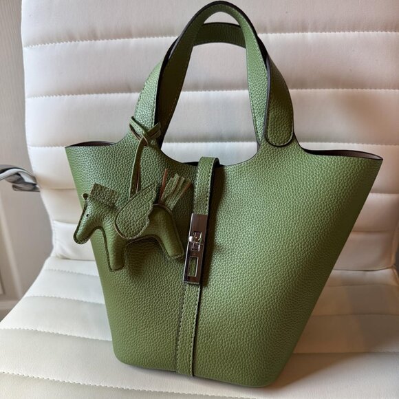 Neiman Marcus Pistachio Green Vegan Leather Bucket Purse - Picture 2 of 5